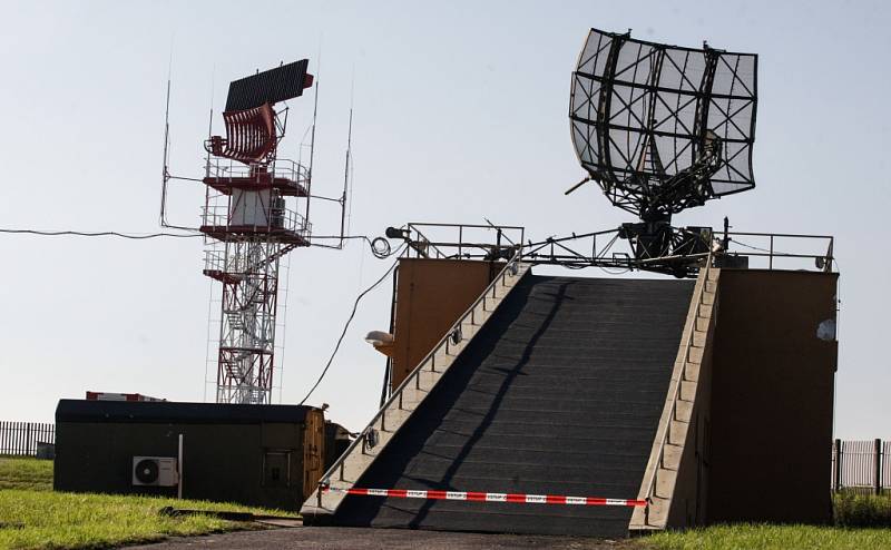 Nové radary v Pardubicích jsou z Pardubic. Vojenská letiště v Česk obnoví do roku 2018 po 40 letech svoje elektronické oči. Letadla zvládnou přesně navést na přistání třeba i poslepu.