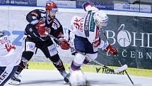 Rhett Holland v dresu HC Dynamo Pardubice.