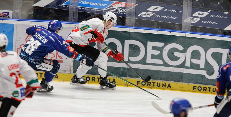 Hokejové utkání v ledním hokeji mezi HC Dynamo Pardubice B (v bíločerveném) a HC Rytíři Kladno enterie areně.