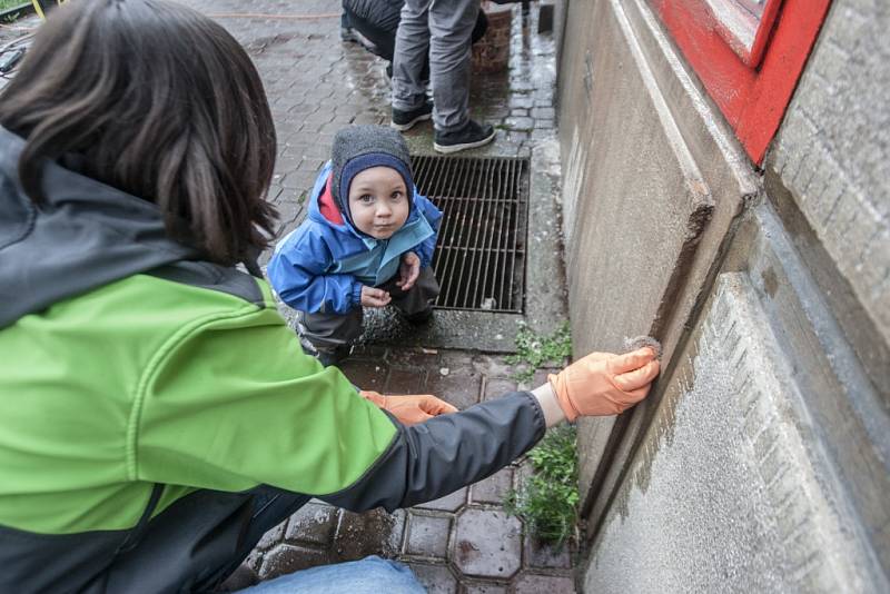 Dobrovolnický úklid Rodinného centra Kašpárek.