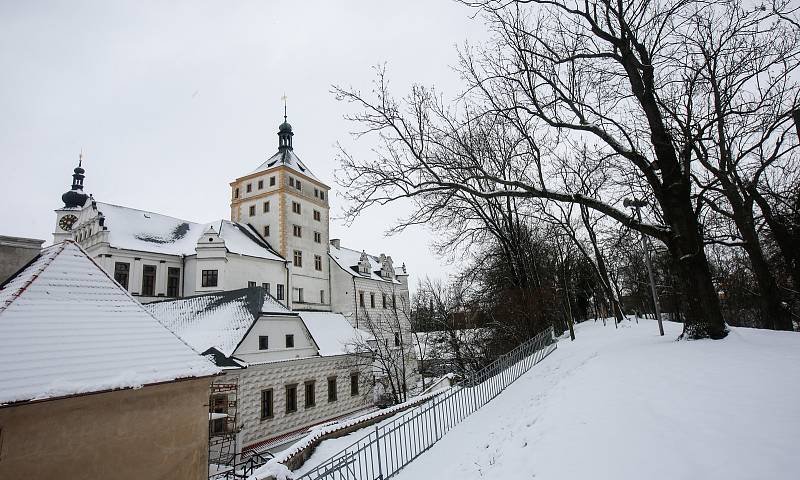 Pohled ze zámeckých valů. Krásné výhledy na zámek i na město.