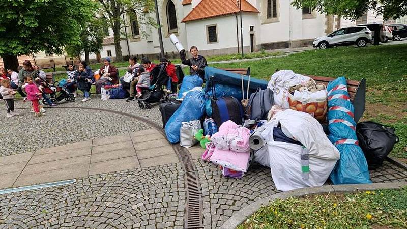 Romští uprchlíci z Ukrajiny před KACPU.