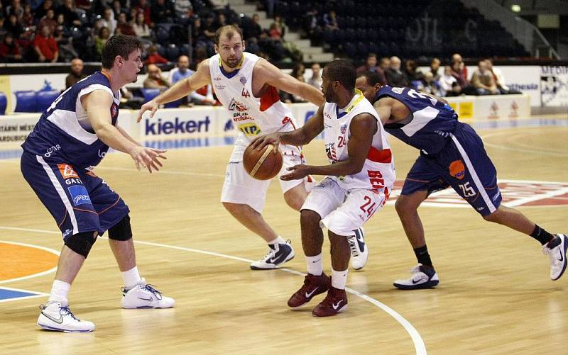 BK JIP Pardubice - BK Děčín 68:69