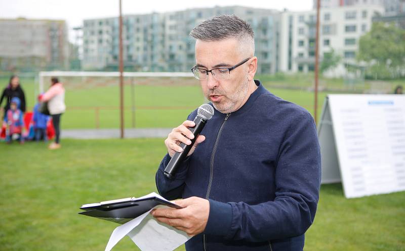 Fotbalový turnaj Deník zaměstnanecký ligy na hřišti Pod vinicí v Pardubicích.