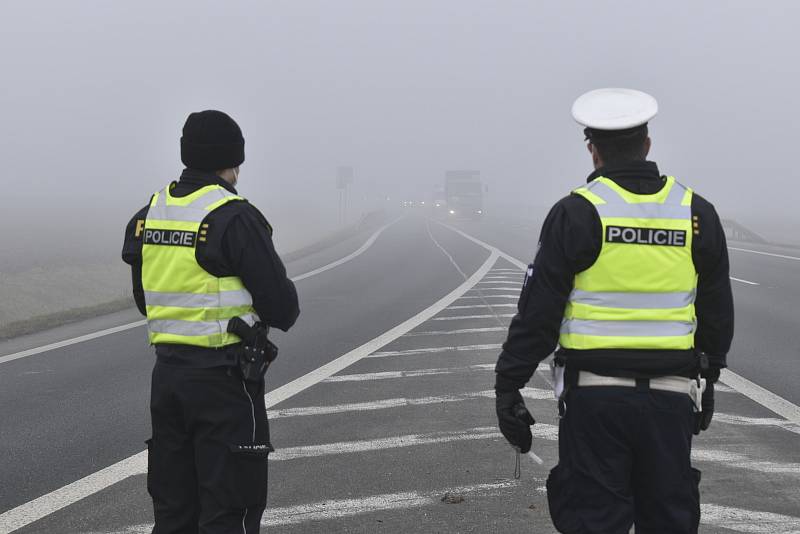 Policejní hlídky kontrolovaly řidiče mezi okresy Chrudim a Pardubice.