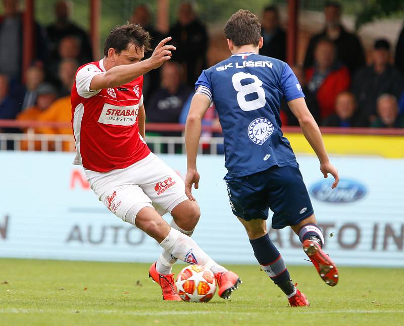 Utkání Fobalové národní ligy mezi FK Pardubice (ve červenobílém) a SK Líšeň ( v modrém) na hřišti pod Vinicí v Pardubicích.