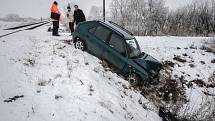 Střet osobního motorového vlaku a auta u Moravan na Pardubicku se naštěstí obešel bez zranění.