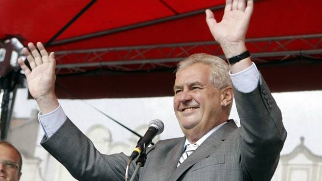 Miloš Zeman na Perštýnském náměstí v Pardubicích