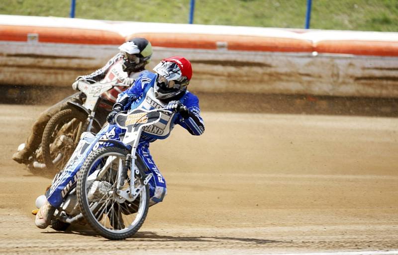 Čeští plošináři si na svítkovském ovále vybojovali postup do finále mistrovství světa juniorských družstev.