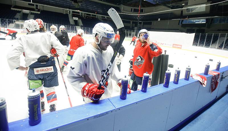 První trénink hráčů HC Dynamo na ledě v pardubické enteria areně.