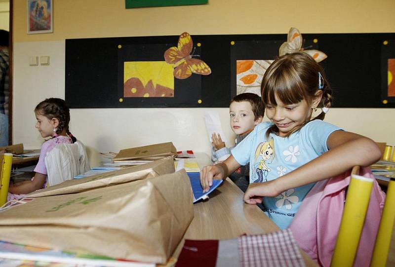 Začal školní rok. Do první třídy nastoupily i děti na pardubické základní škole Studánka