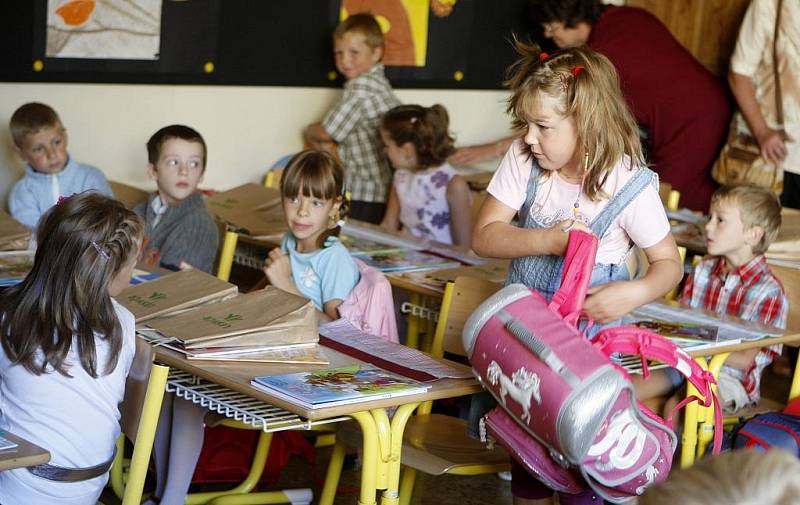 Začal školní rok. Do první třídy nastoupily i děti na pardubické základní škole Studánka