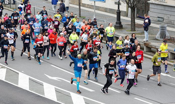 Součástí 17.ročníku Pardubického vinařského půlmaratonu, který se již tradičně konal ulicemi města bylo i mistrovství ČR mužů a žen v půlmaratonu 2023.