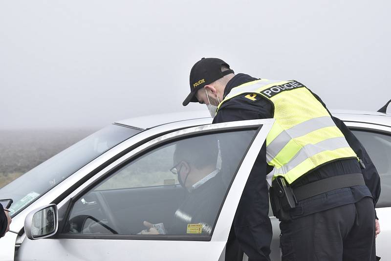 Policejní hlídky kontrolovaly řidiče mezi okresy Chrudim a Pardubice.