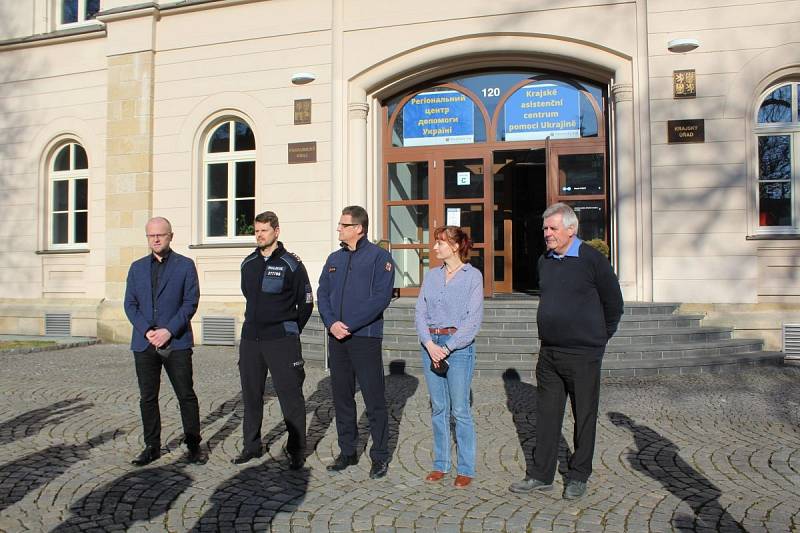 V středu 2. března se v Pardubicích otevřelo krajské asistenční centrum pomoci Ukrajině (KACPU). Pracovníci krajského úřadu budou dvacet čtyři hodin denně koordinovat služby ukrajinským občanům.