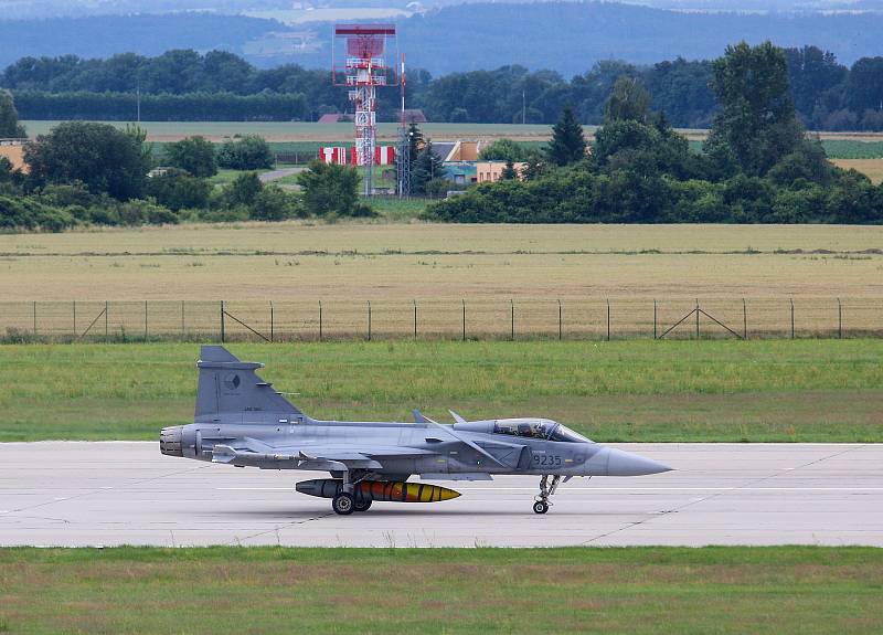 Pardubické letiště poskytne azyl šesti letounům JAS-39 Gripen a stejnému počtu bitevníků L-159 ALCA z čáslavské letecké zakladny.