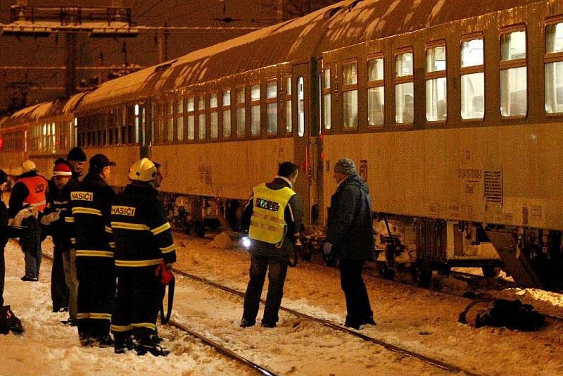 Mrtvý muž skončil pod vlakem v Pardubicích u "Myší díry"