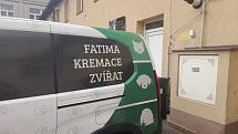 Služební vůz firmy Kremace zvířat Fatima.