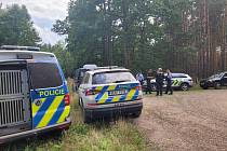Nejen v okolí písníků Hrádek a Oplatil u obce Stéblová na Pardubicku policisté od pátku pátrali po 62letém muži.