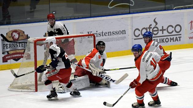 Šestý ročník hokejového derby mezi Univerzitou Hradec Králové a Pardubice se odehraje v hradecké ČPP aréně.