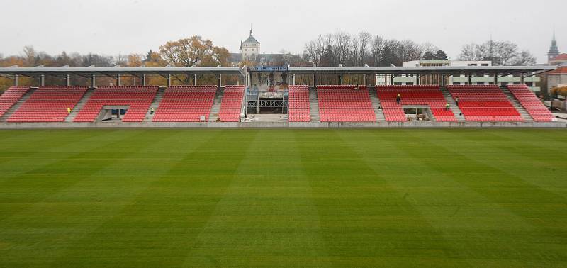 Nový fotbalový stadion prvoligového týmu FK Pardubice v prostorách bývalého Letního stadinu v Pardubicích  je téměř hotov.