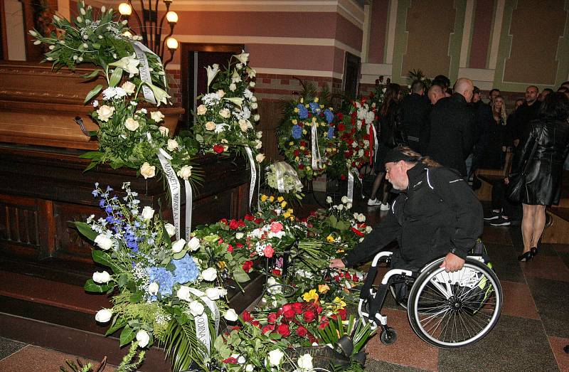 Pohřeb bývalého hokejového brankáře Adama Svobody v pardubickém krematoriu.