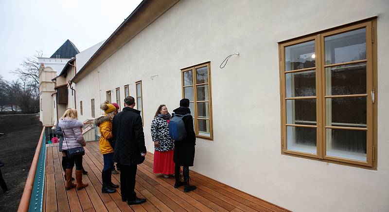 Historické budovy na pardubickém Příhrádku jsou dokončené. Stavbaři při rekonstrukci objevili mnoho překvapení – například jedno schodiště nebo velmi zachovalou černou kuchyni.