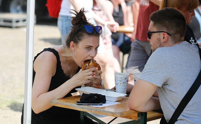 Čistě foodtruckový festival po roce zamířil do centra Pardubic.