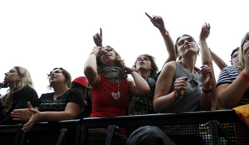 Diváky nevylekala ani nepřízeň počasí a festival České hrady.CZ si všichni náramně užívali