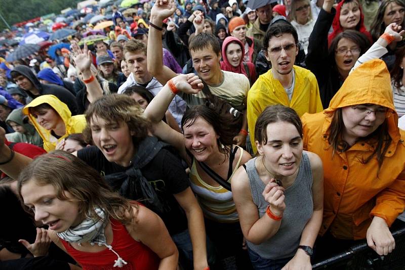 Diváky nevylekala ani nepřízeň počasí a festival České hrady.CZ si všichni náramně užívali