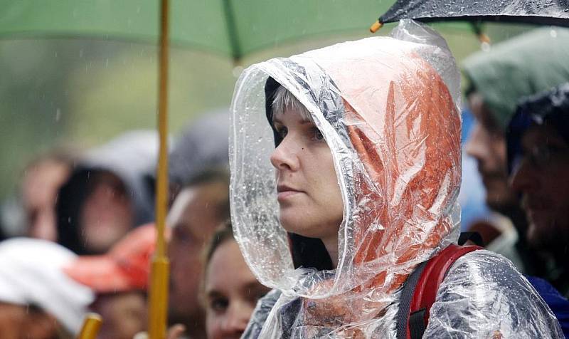 Diváky nevylekala ani nepřízeň počasí a festival České hrady.CZ si všichni náramně užívali