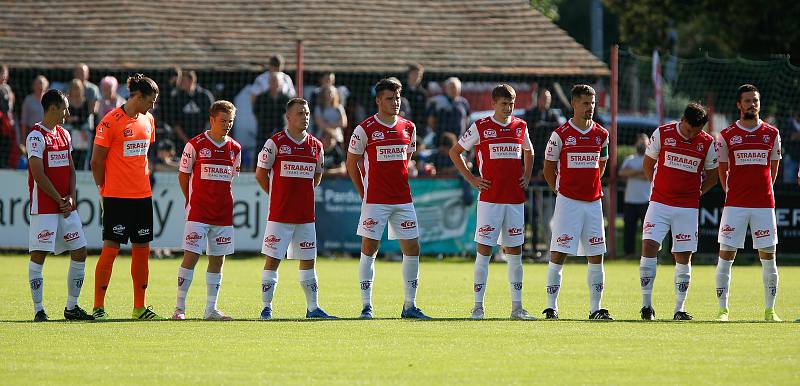 Utkání Fobalové národní ligy mezi FK Pardubice (ve červenobílém) a FC Vysočina Jihlava (v modrém) na hřišti pod Vinicí v Pardubicích.