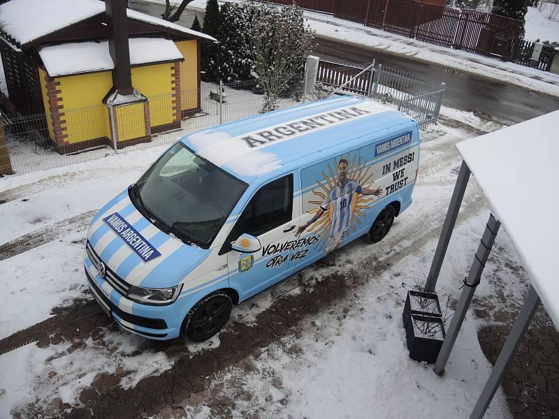 Miloslav Čurby Urbanec má na svém domě, pozemku i automobilu Argentinu...