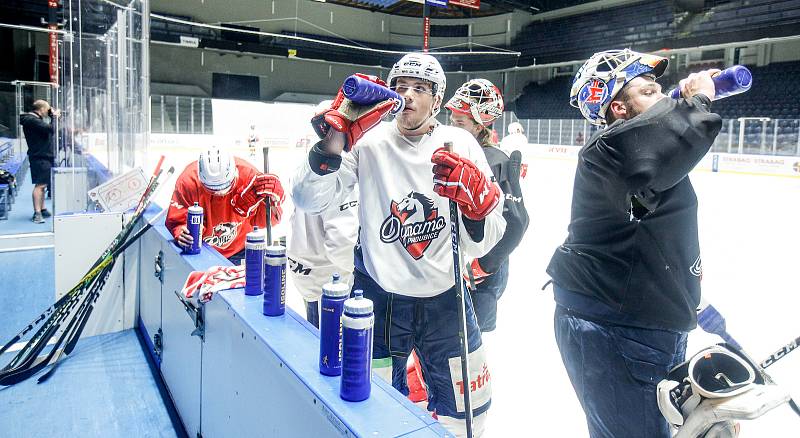 První trénink hráčů HC Dynamo na ledě v pardubické enteria areně.