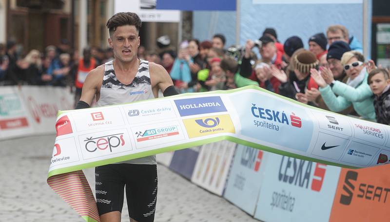 Vítězem Pardubického vinařského půlmaratónu a Mistrovství ČR mužů a žen v půlmaratonu 2019 v ulicích města Pardubic se stal Jiří Homoláč.