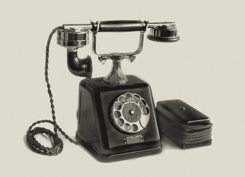 První automatický telefonní přístroj vyráběný v Telegrafii, 1924 Foto: Východočeské muzeum v Pardubicích