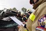 Soutěž ve vyprošťování osob z havarovaných vozidel pro hasiče z Pardubického a Královéhradeckého kraje.
