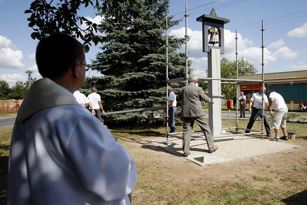 V Pohřebačce posvětili nový zvon. Váží dvacet kilogramů - Pardubický deník