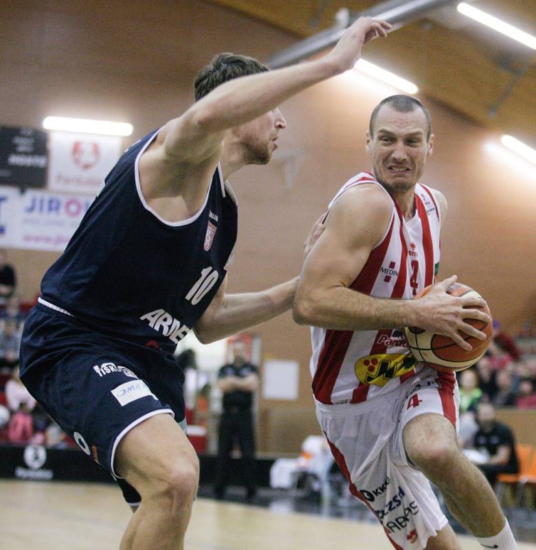 Basketbalové utkání Pardubice – Děčín 79:63.