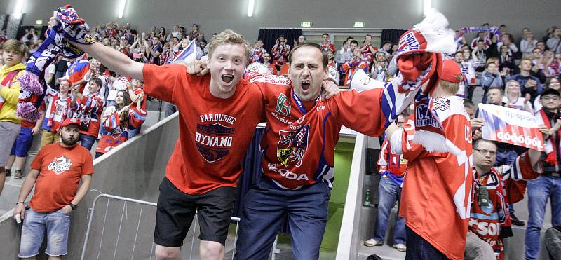 Z utkání Carlson hockey games mezi Českou republikou (v červeném) a Finskem ( v bílomodrém) v pardubické Tipsport areně.