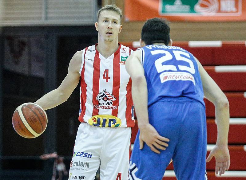 Kooperativa NBL: BK JIP Pardubice - USK Praha.