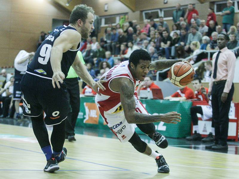 Kooperativa NBL: BK JIP Pardubice - BK Armex Děčín.