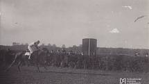 Velká pardubická 1909, Dámská cena, vítěz Caecilius s nadporučíkem Reimerem, pozůstalost majora Miloše Svobody.