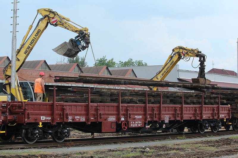 Stavbaři by modernizaci pardubického železničního uzlu měli dokončit v prosinci 2024.