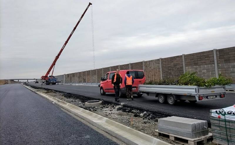 Výstavba úseku dálnice D35 mezi Opatovicemi a Časy, stav září 2021