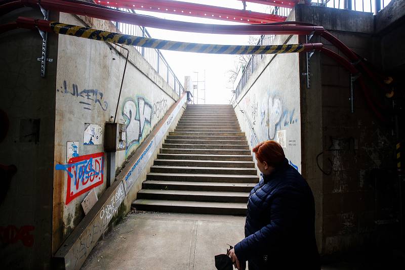 Pardubické podchody "zdobí" nejen graffity, ale některé i nepořádek a špína.