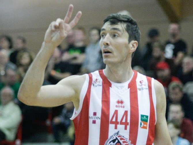 Basketbalista Jiří Welsch má se zámořskou soutěží moře zkušeností.