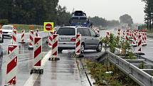  První úsek čtyřpruhové silice na tahu Pardubice – Hradec Králové slouží řidičům