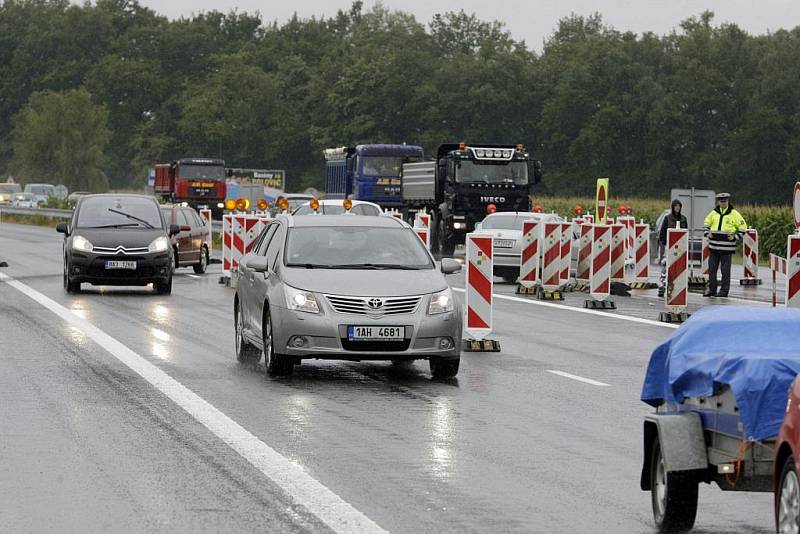  První úsek čtyřpruhové silice na tahu Pardubice – Hradec Králové slouží řidičům