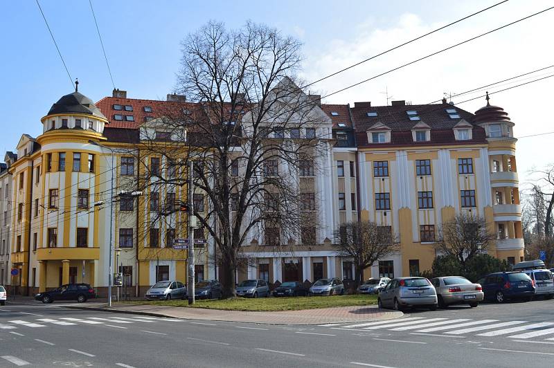 Za Pernštejny i moderní architekturou.